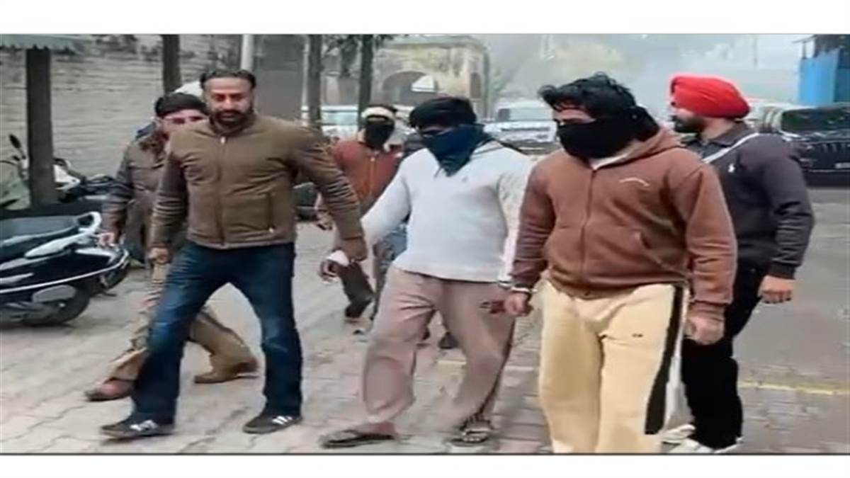 Mohali- ‘ਚ ਵੱਡੀ ਵਾਰਦਾਤ ਦੀ ਯੋਜਨਾ ਨਾਕਾਮ, ਸੀਆਈਏ ਸਟਾਫ਼ ਵੱਲੋਂ ਨਾਜਾਇਜ਼ ਹਥਿਆਰਾਂ ਸਮੇਤ 3 ਕਾਲਜ ਵਿਦਿਆਰਥੀ ਕਾਬੂ !