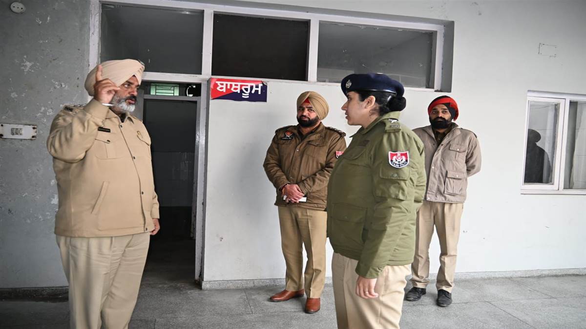 SSP ਖੰਨਾ ਵੱਲੋਂ ਥਾਣਾ ਸਮਰਾਲਾ ਦਾ ਕੀਤਾ ਅਚਨਚੇਤ ਨਿਰੀਖਣ, ਕੀਤੀ Crime Meeting !