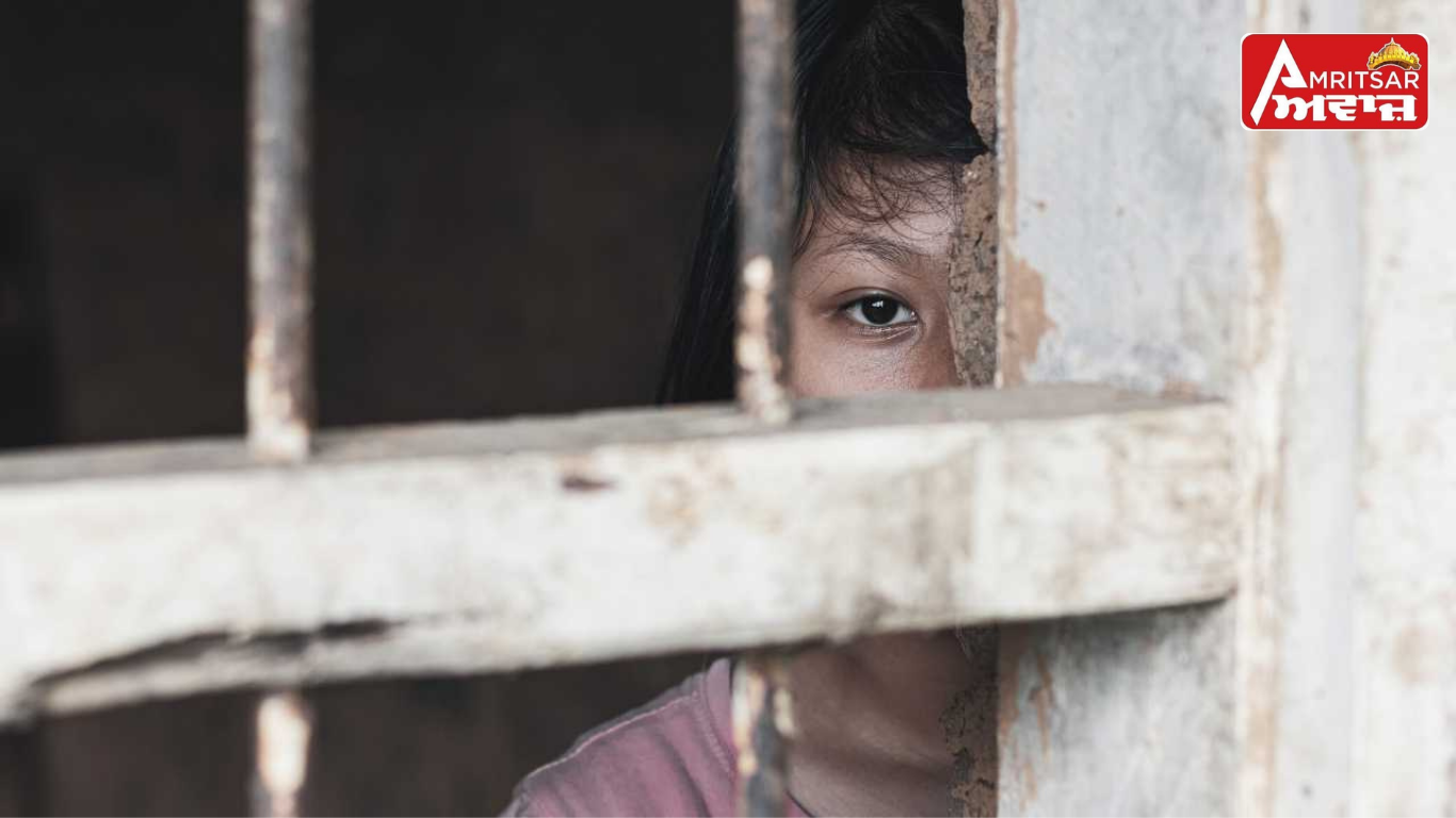 ਦਰਿੰਦਾ ਬਾਪ: ਧੀ ਦੇ ਨਾਜ਼ੁਕ ਅੰਗਾਂ ਨੂੰ ਛੂਹਿਆ ਅਤੇ ਜਬਰ-ਜਨਾਹ ਦੀ ਕੋਸ਼ਿਸ਼ ਕੀਤੀ, ਵਿਆਹ ਤੋਂ ਬਾਅਦ ਵੀ ਪਤੀ ਦੇ ਮੋਬਾਈਲ ‘ਤੇ ਕਰਦਾ ਹੈ ਫ਼ੋਨ !