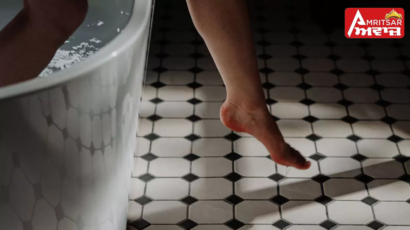 Bathroom ’ਚ ਪਾਣੀ ਨਾਲ ਭਰੇ ਟੱਬ ’ਚ ਡੁੱਬਣ ਨਾਲ ਨੌਜਵਾਨ ਦੀ ਮੌਤ !